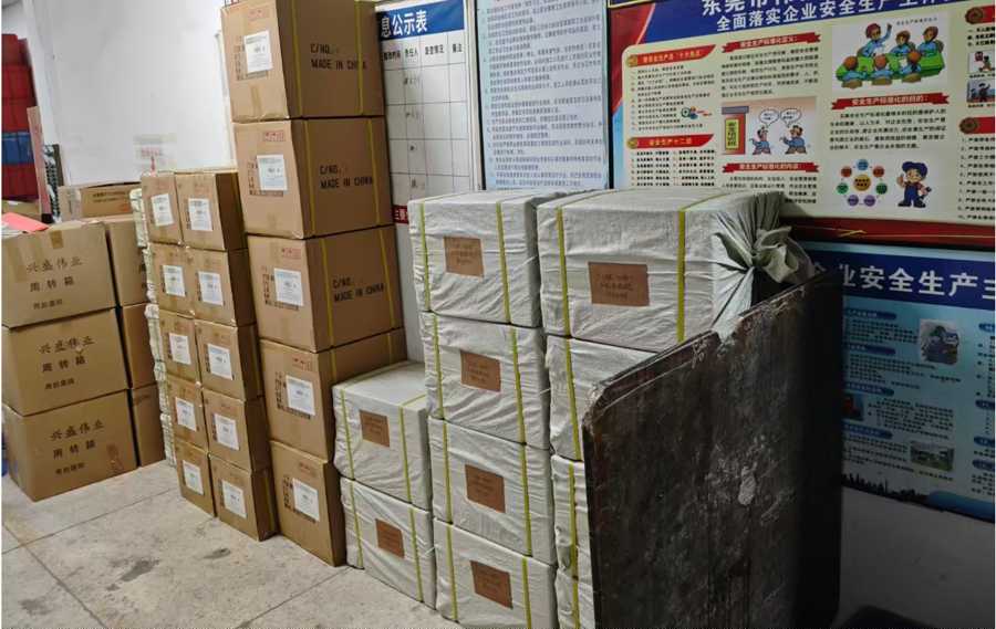 Boomende bestellingen! Dongguan Yijiaxin Gift Manufacturing start bulkverzending van de serie drijfzandflessen
